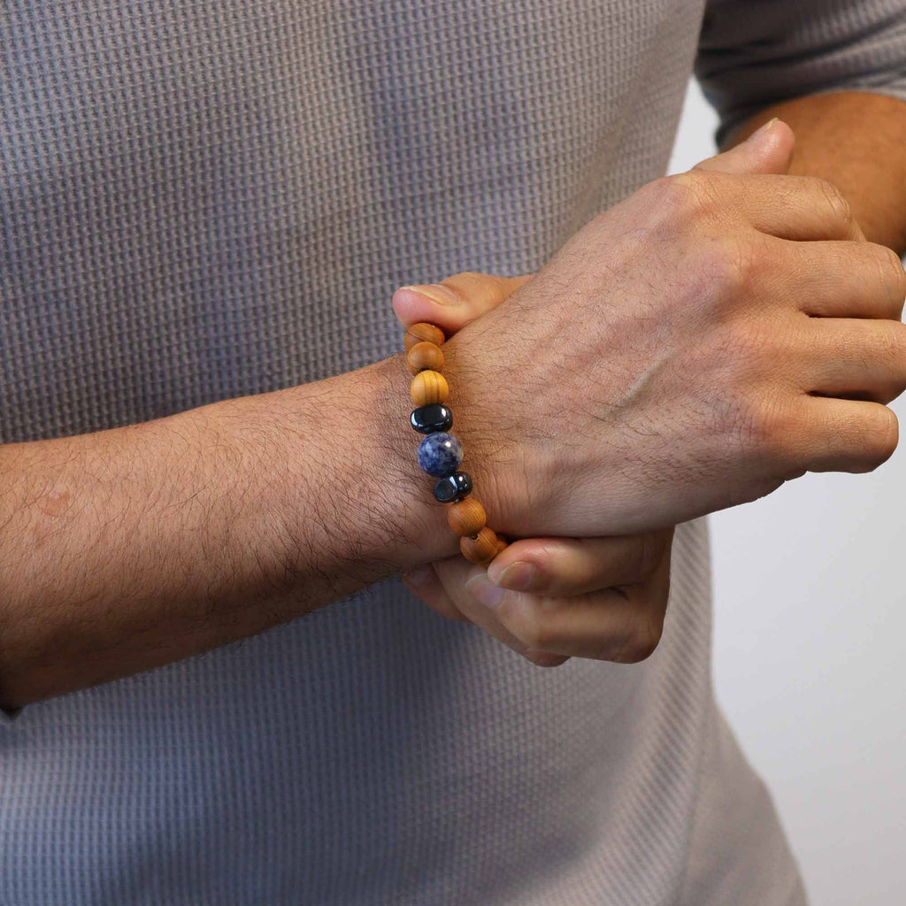 Cedarwood Throat Chakra Bangle - Sodalite | Velora