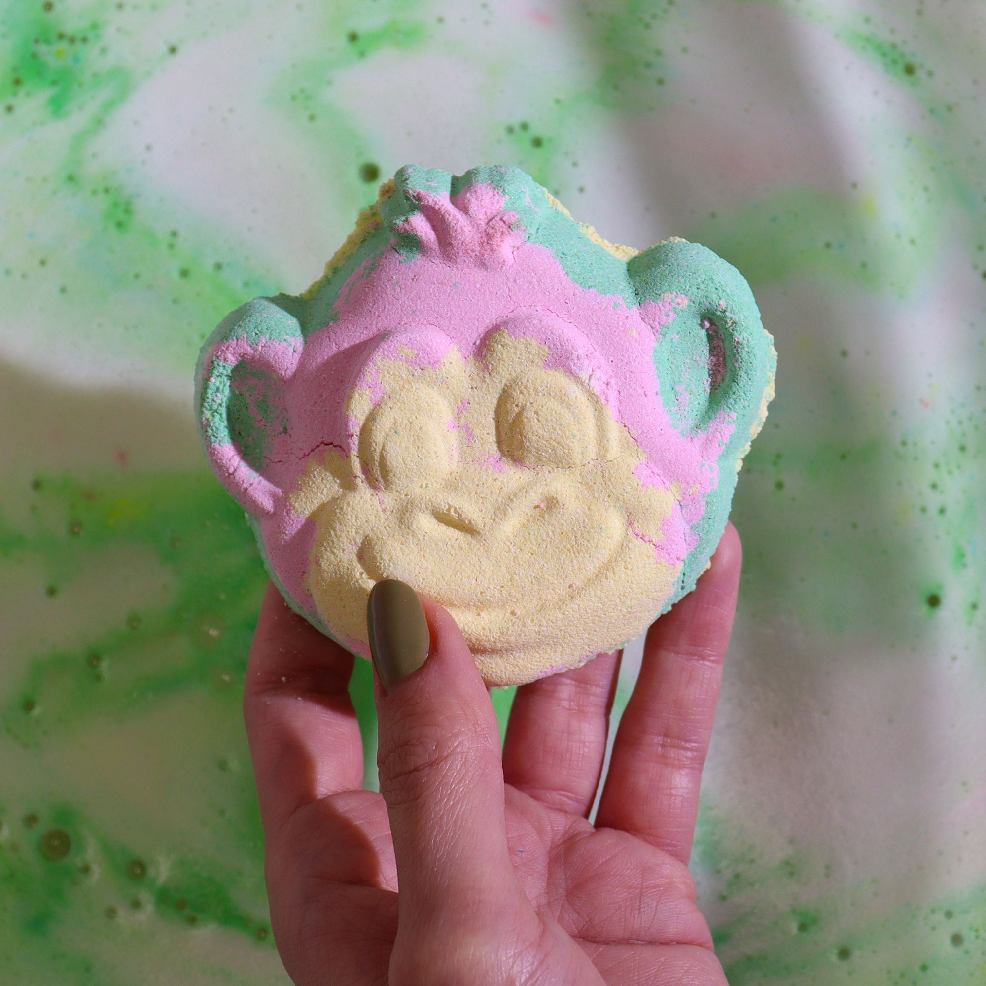 Monkey Bath Bomb - Guava & Strawberry | 90g | Velora