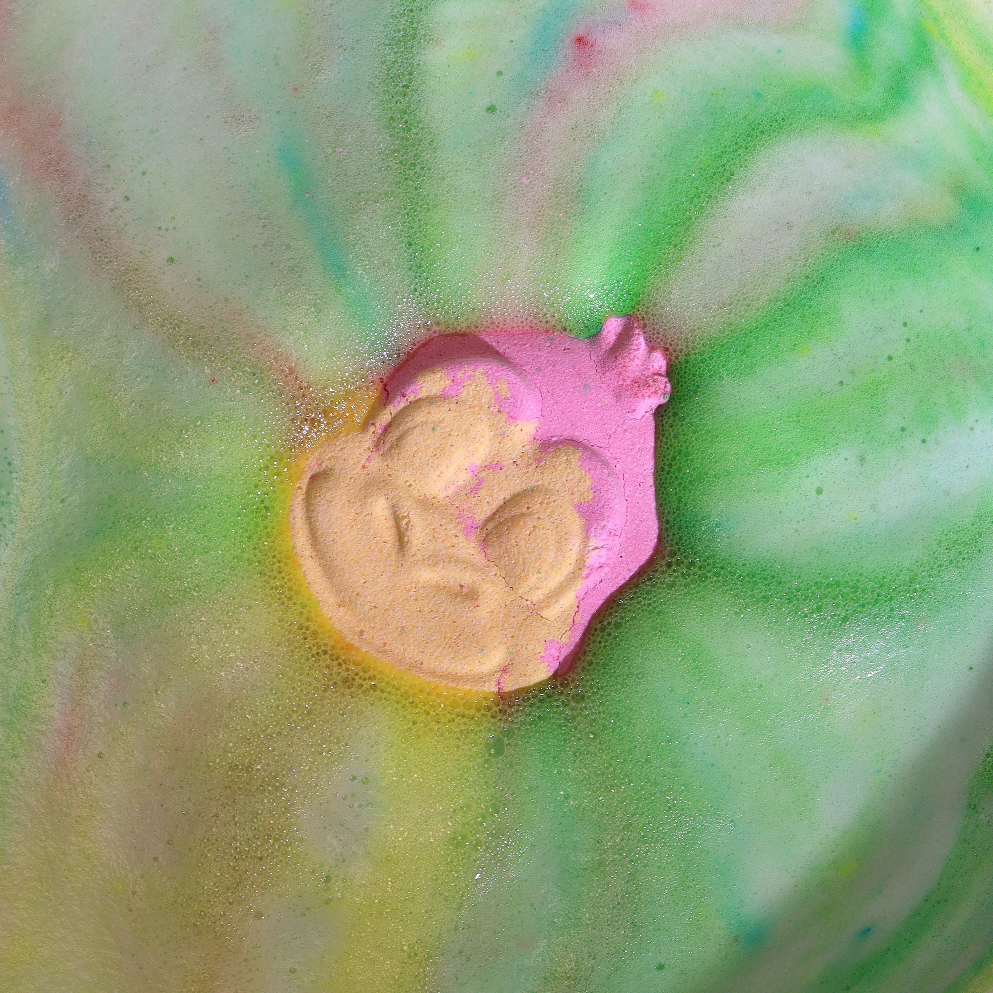 Monkey Bath Bomb - Guava & Strawberry | 90g | Velora