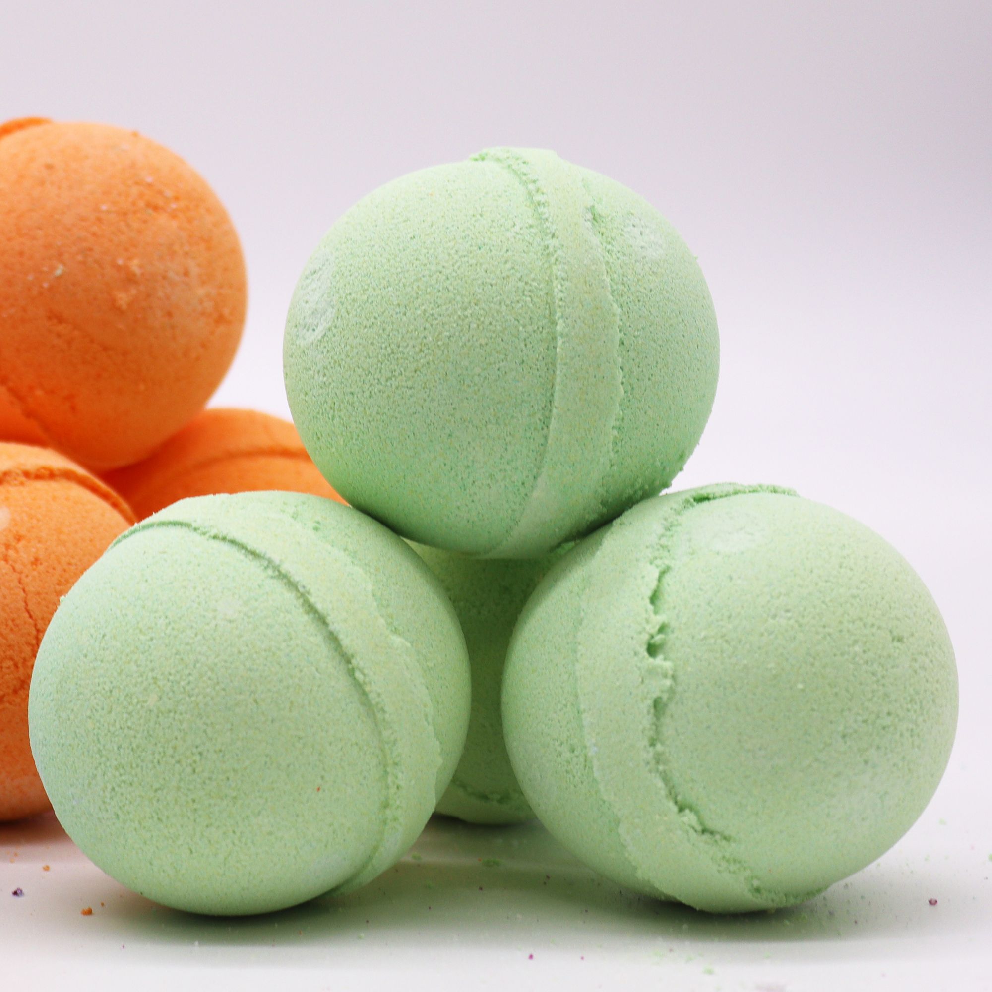 Essential Oil Bath Bomb - Rosemary & Thyme | Velora
