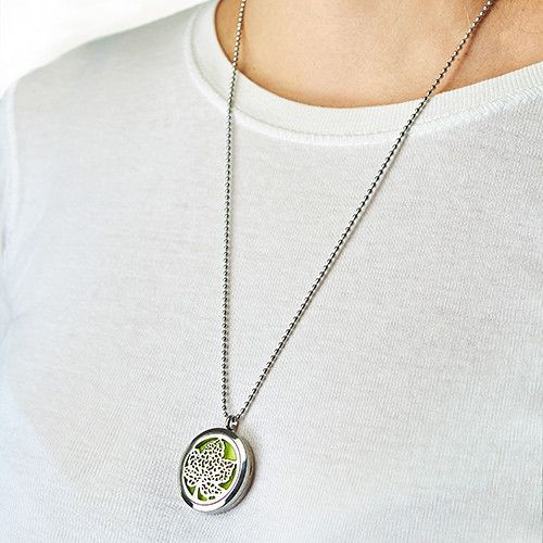 Aromatherapy Diffuser Necklace - Angel Wings 30mm | Velora